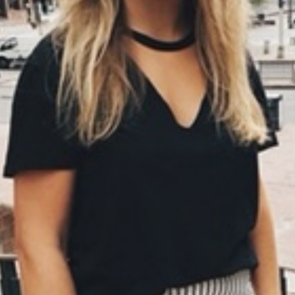 Pam & gela unique cut v neck short sleeve top